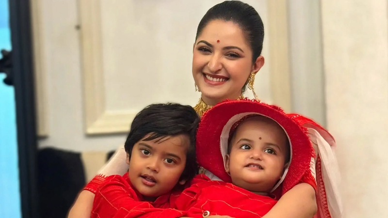 সন্তানদের নিয়ে ঘরোয়া আয়োজনে জন্মদিন উদযাপন পরীমনির