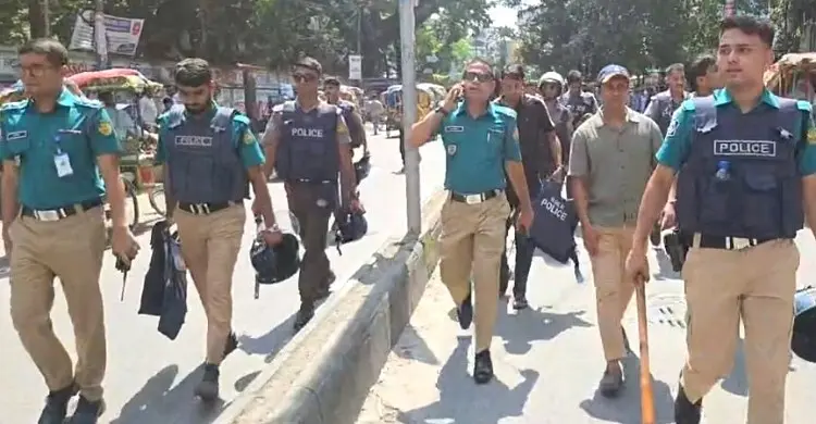 ঢাকা কলেজ ও আইডিয়াল কলেজের শিক্ষার্থীদের সংঘর্ষ, মোতায়েন পুলিশ