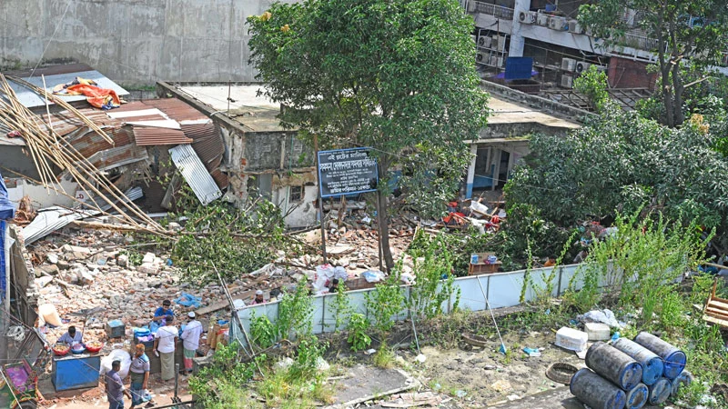 মূল হোতারা ধরাছোঁয়ার বাইরে, চুনোপুঁটিরা কারাগারে